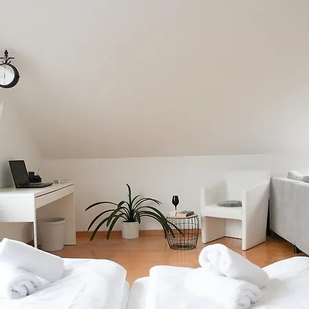 Remark Studios - Wohnung Fuer 6 In Grossburgwedel Exterior foto